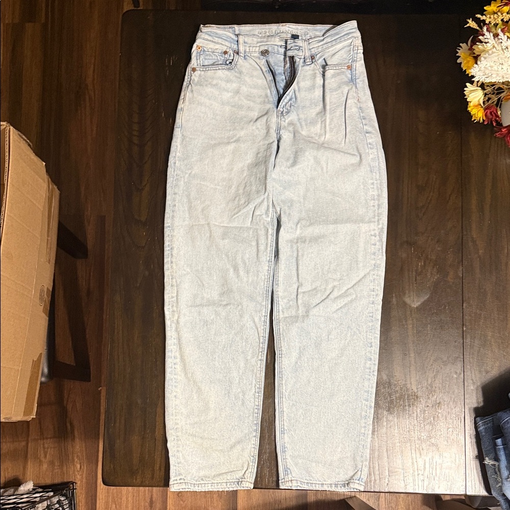 American Eagle Outfitters Light Wash Denim SUPER HIGH RISE BAGGY STRAIGHT